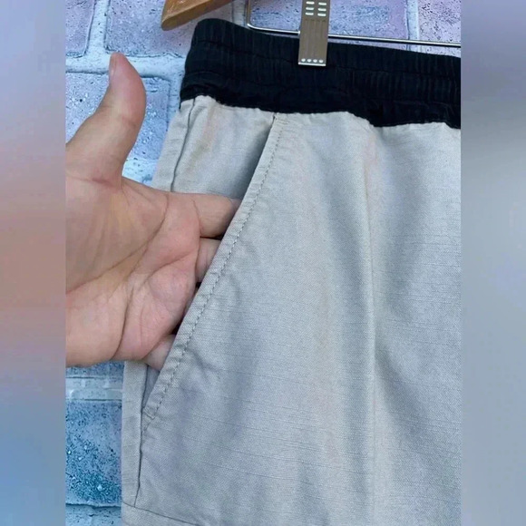 Fear of God Essentials Cargo Pants Khaki large - Picture 5 of 15